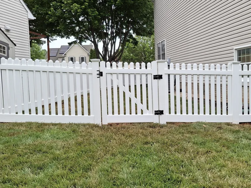 White Vinyl Picket Fence in Warrenton VA